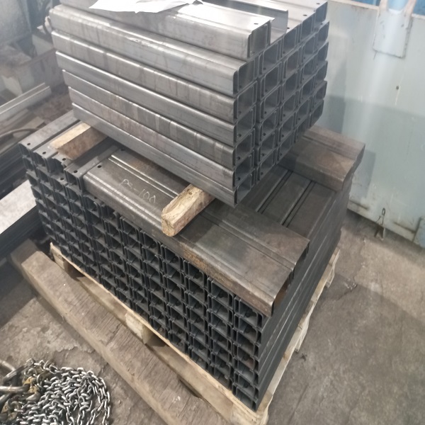 Профиль С образный стальной